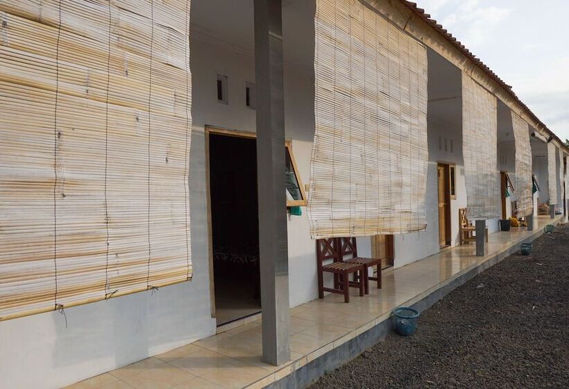 فندق صغير Spot On 1746 Putri Kuning Residence