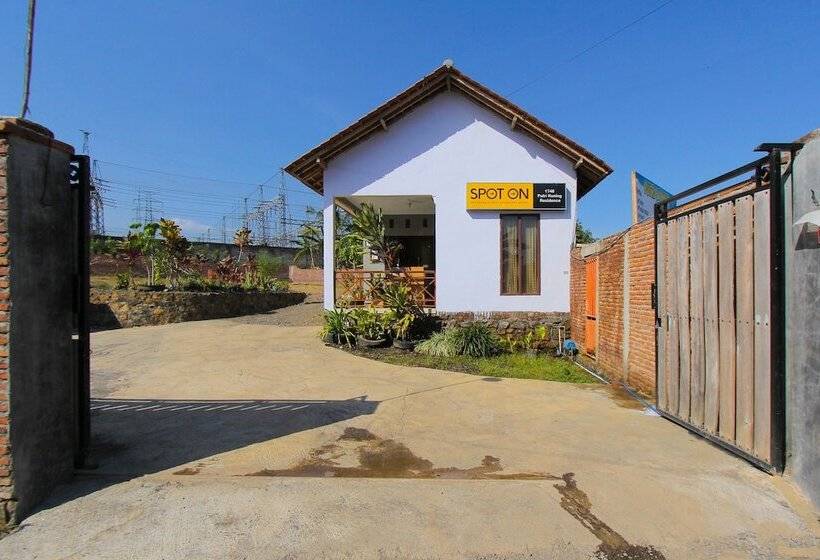 فندق صغير Spot On 1746 Putri Kuning Residence