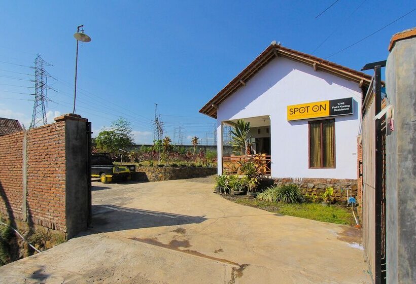 فندق صغير Spot On 1746 Putri Kuning Residence