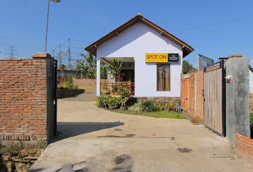 فندق صغير Spot On 1746 Putri Kuning Residence