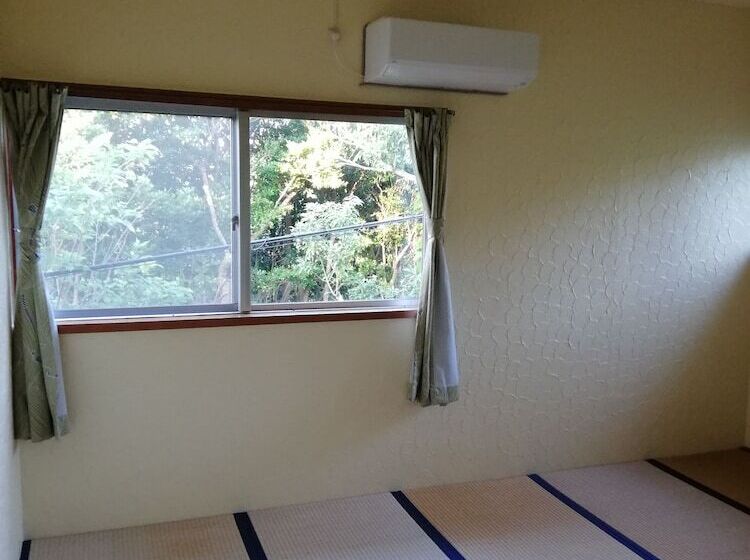 Pensió Farm House & Strum