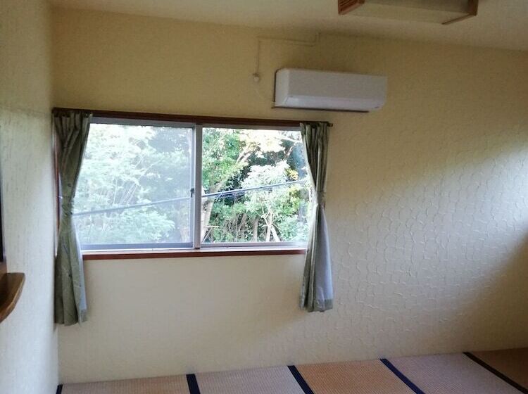 Pensió Farm House & Strum