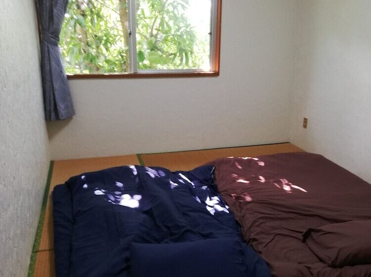 Pensió Farm House & Strum