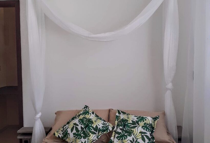 پانسیون Natura Nook