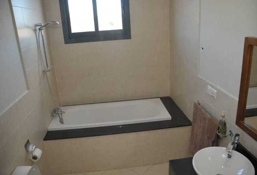 تختخواب و صبحانه Ngalawa Place