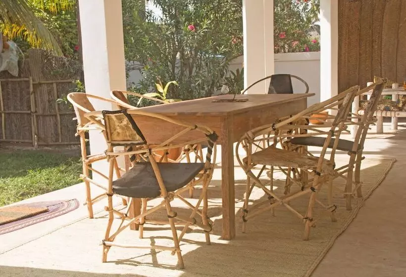 تختخواب و صبحانه Villa Kiota