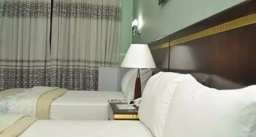 هتل Lush Suites