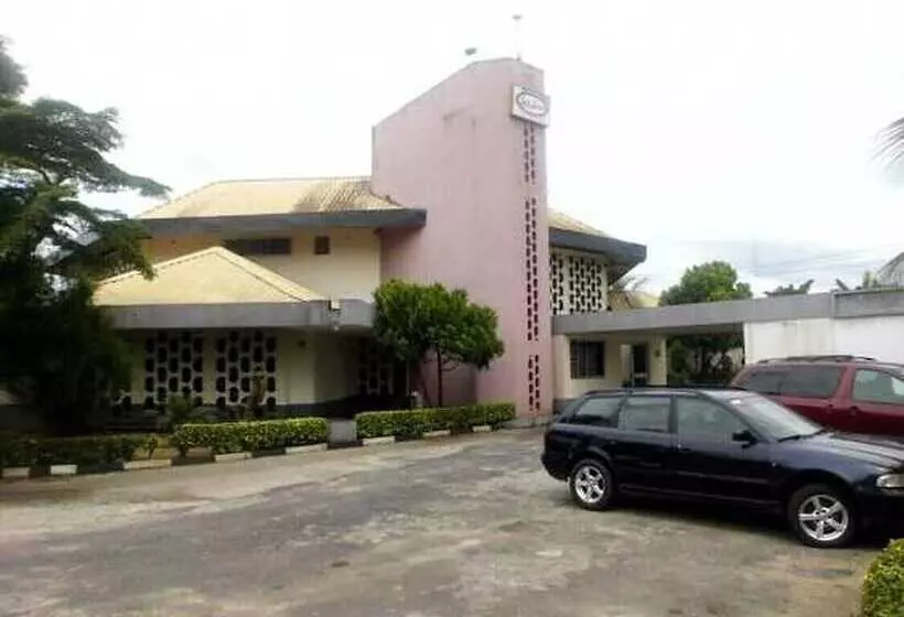 هتل Lush Suites