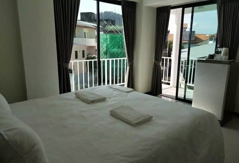هتل White Sand Phuket Residence