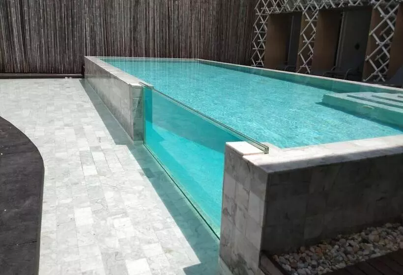 هتل White Sand Phuket Residence