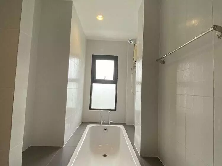 هتل White Sand Phuket Residence