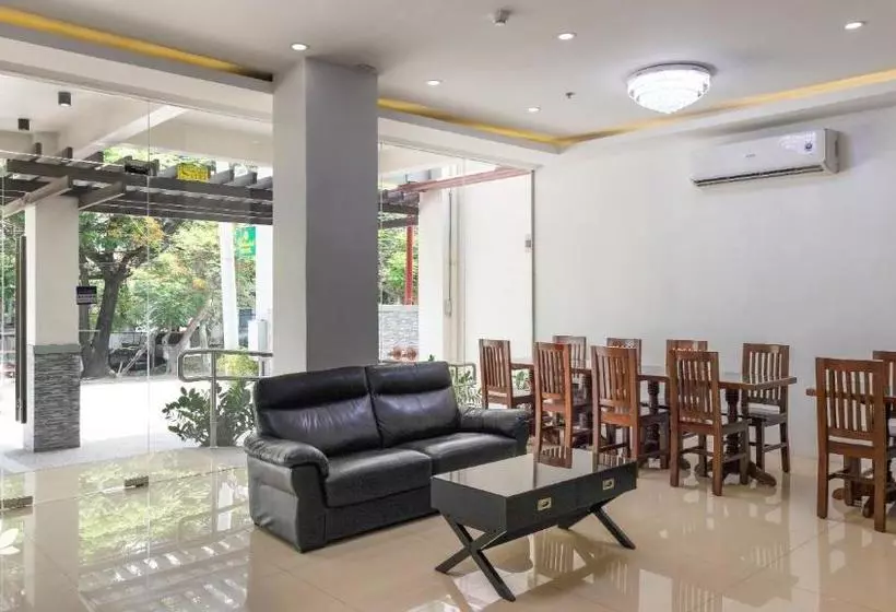 هتل Yellowbell Resort And