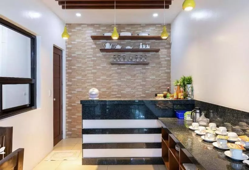 هتل Yellowbell Resort And