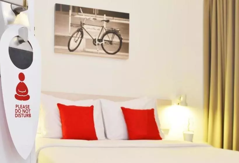 هتل Yellowbell Resort And