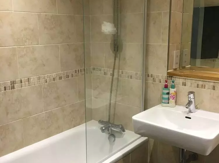 Toothbrush Apartments   Ipswich Waterfront   Regatta Quay