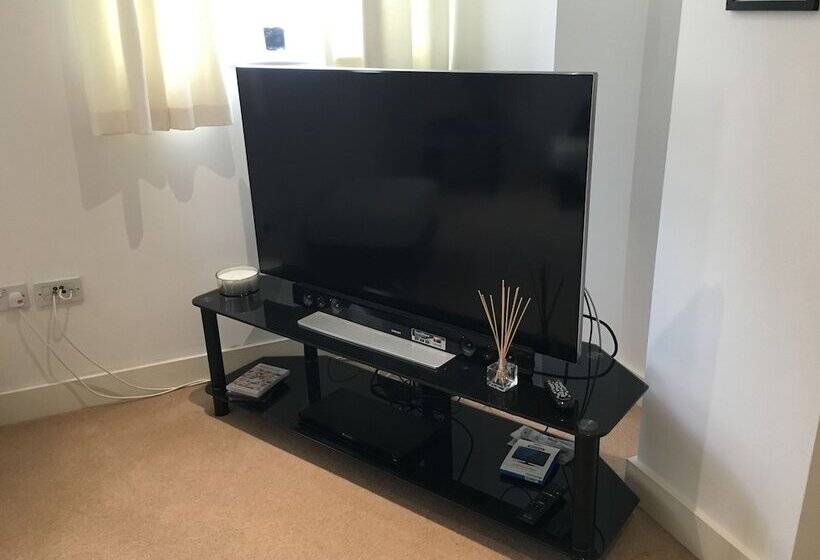 Toothbrush Apartments Ipswich Waterfront Regatta Quay