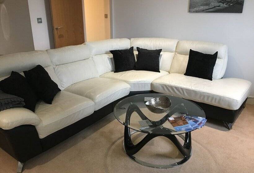 Toothbrush Apartments Ipswich Waterfront Regatta Quay