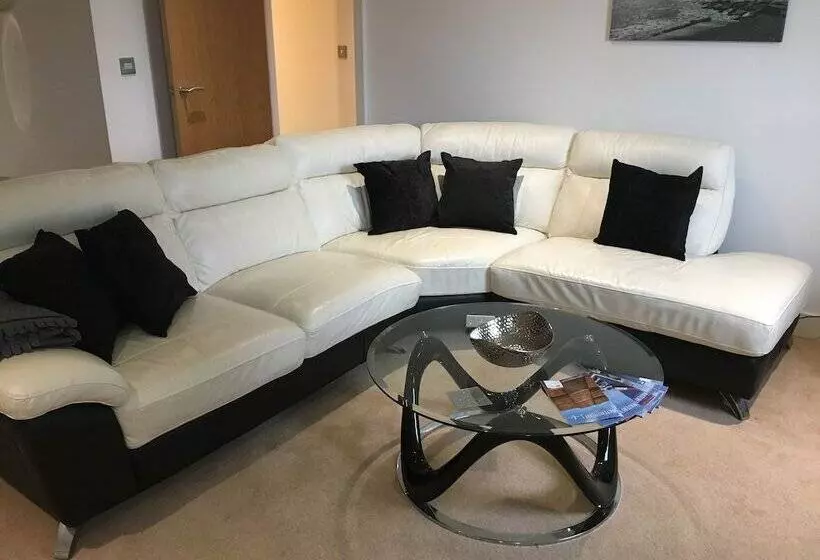 Toothbrush Apartments   Ipswich Waterfront   Regatta Quay