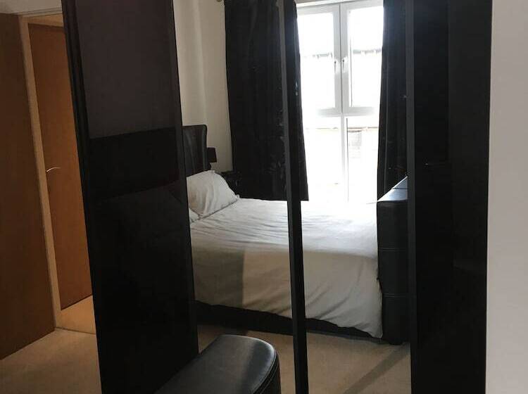 Toothbrush Apartments Ipswich Waterfront Regatta Quay