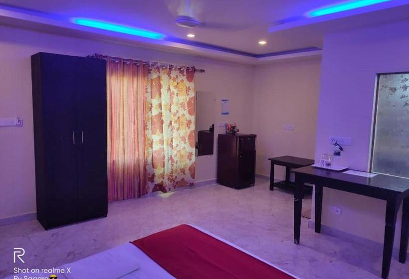 בית מלון כפרי Royal Tulip Goa Beach Cottages