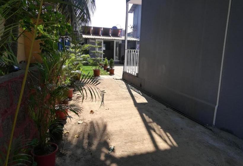 בית מלון כפרי Royal Tulip Goa Beach Cottages