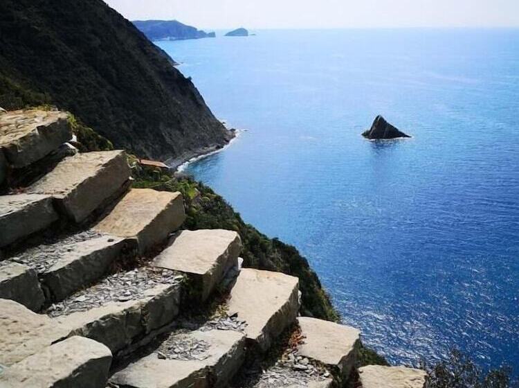 بنسيون The One Sun N Seas