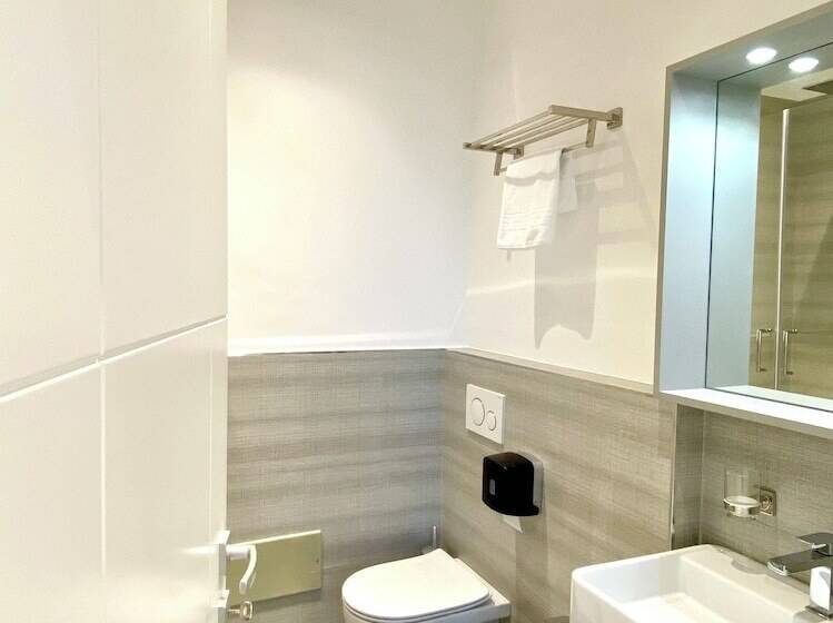 بنسيون The One Sun N Seas