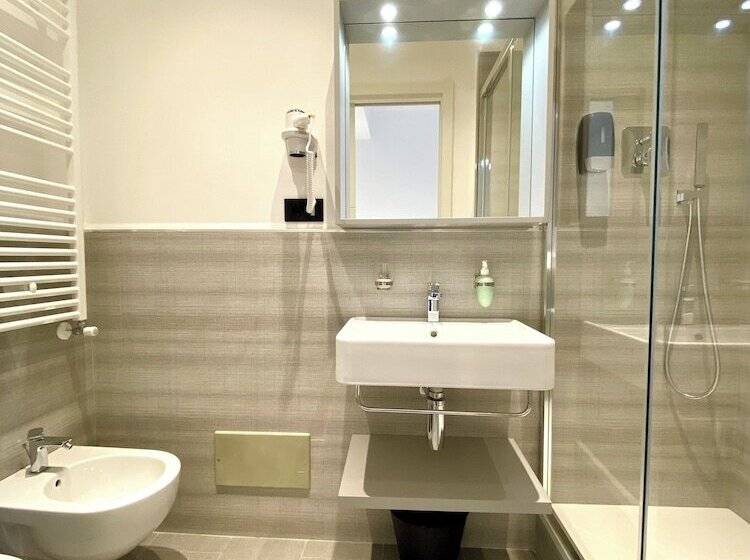 بنسيون The One Sun N Seas