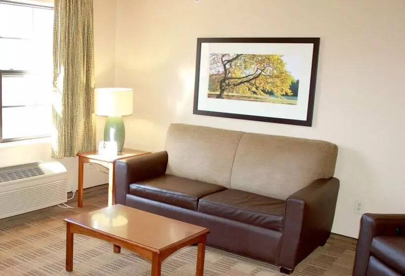 هتل Suburban Studios Jackson North