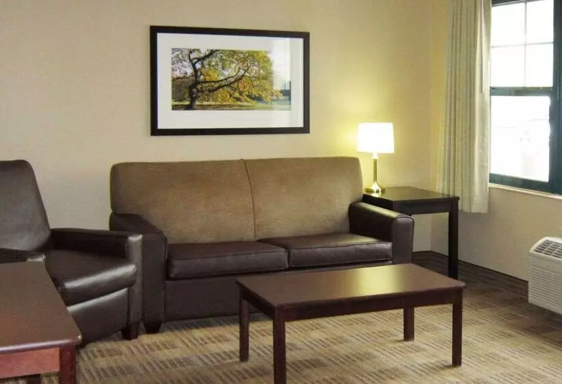 هتل Suburban Studios Jackson North