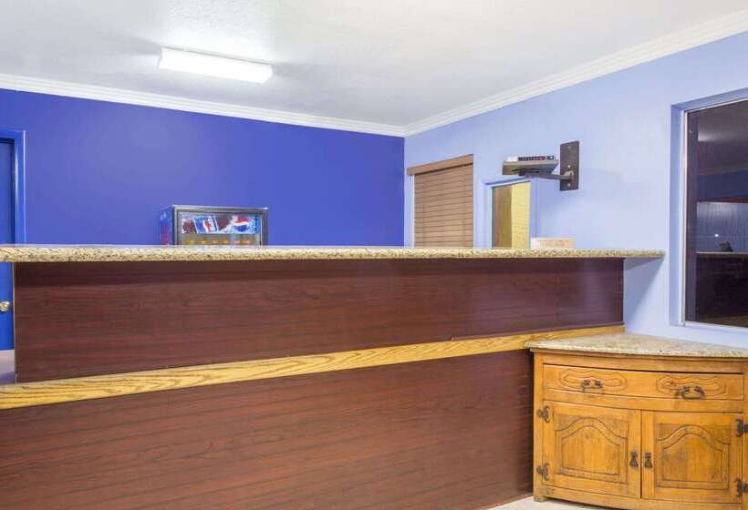 בית מלון כפרי Knights Inn Phoenix At N Black Canyon Hwy