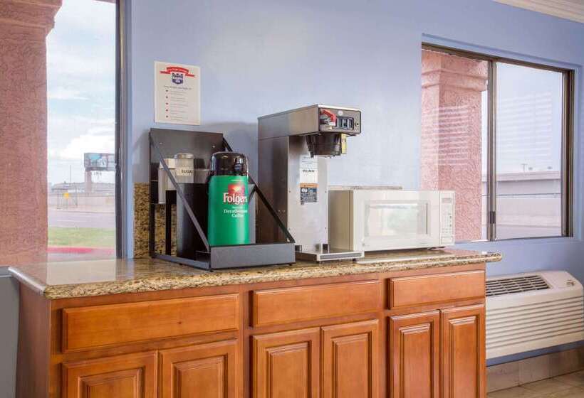 בית מלון כפרי Knights Inn Phoenix At N Black Canyon Hwy