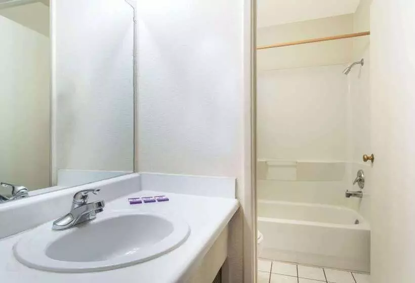 هتل Knights Inn Phoenix At N Black Canyon Hwy