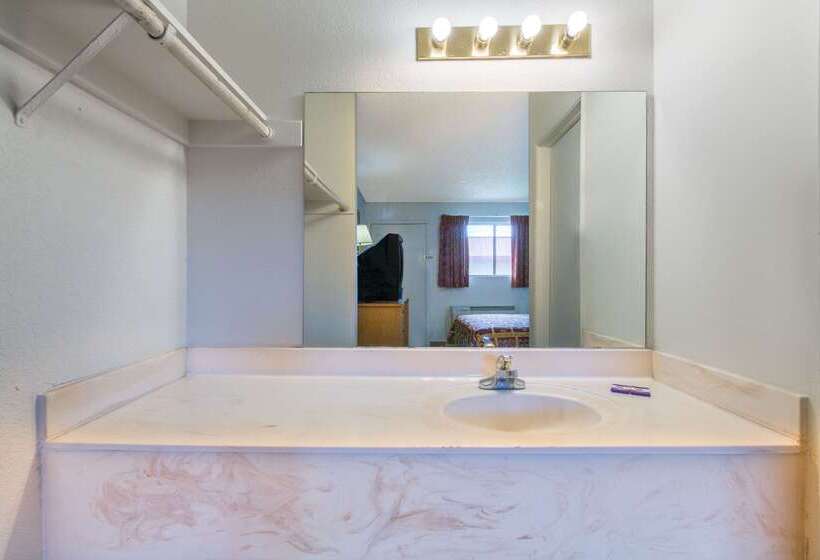 בית מלון כפרי Knights Inn Phoenix At N Black Canyon Hwy