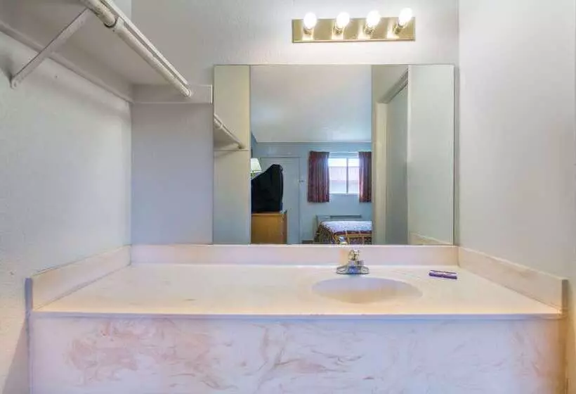 هتل Knights Inn Phoenix At N Black Canyon Hwy