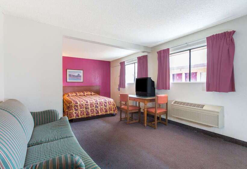 בית מלון כפרי Knights Inn Phoenix At N Black Canyon Hwy