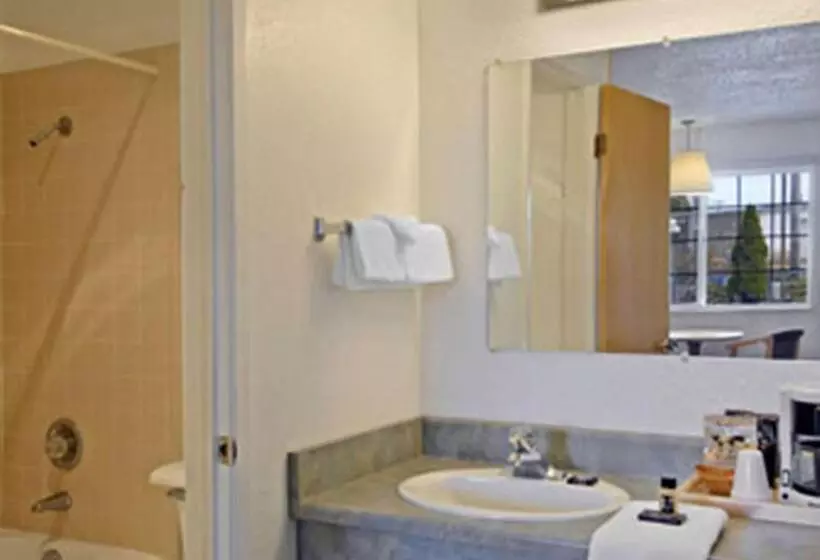 ホテル Redwood Inn