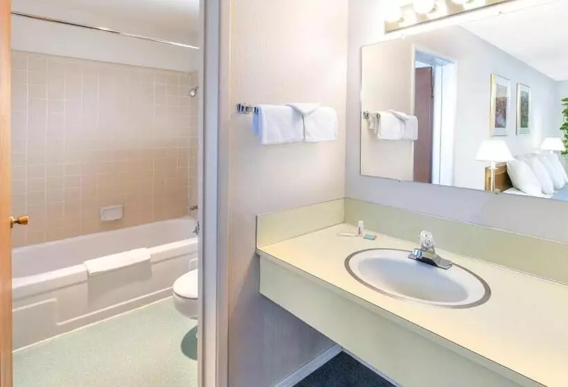 ホテル Redwood Inn