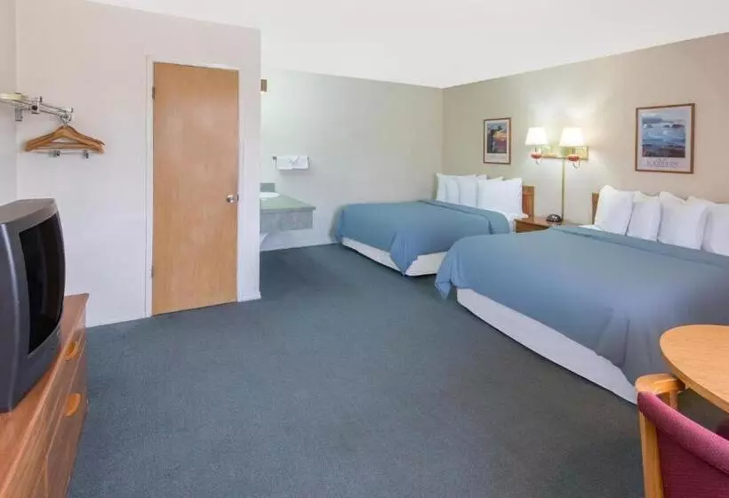 ホテル Redwood Inn