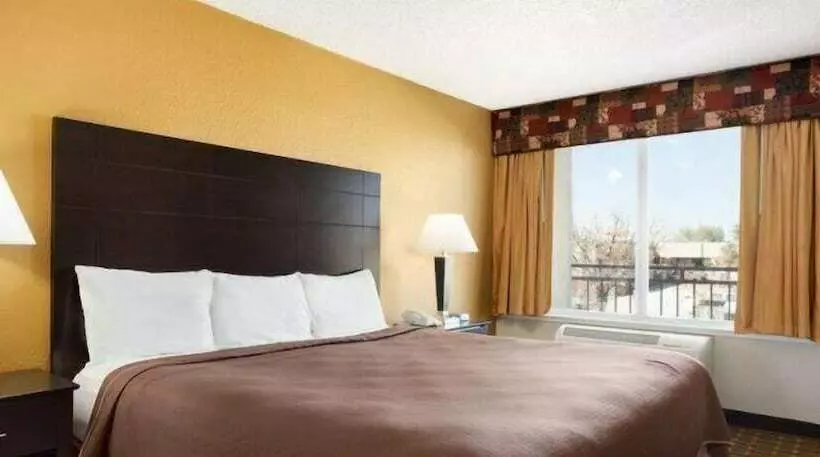 ホテル Super 7 Inn