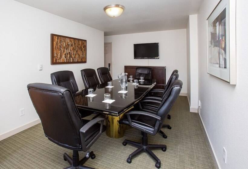 هتل The Grove West Seattle Inn