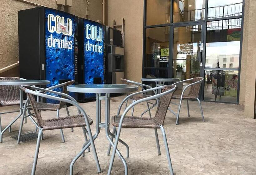 فندق Travelers Inn Phoenix