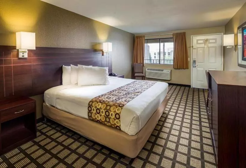 בית מלון כפרי Travelers Inn Phoenix