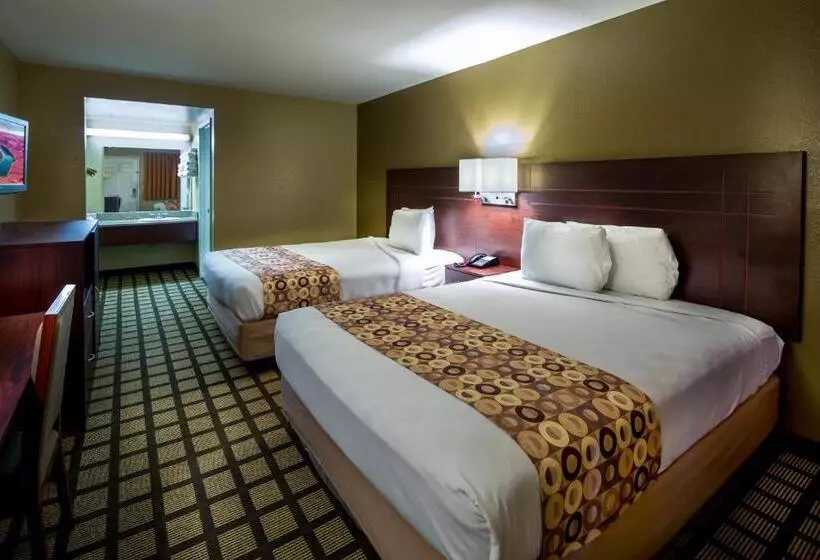 בית מלון כפרי Travelers Inn Phoenix