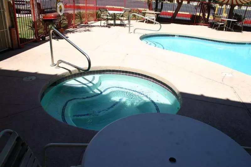 בית מלון כפרי Travelers Inn Phoenix