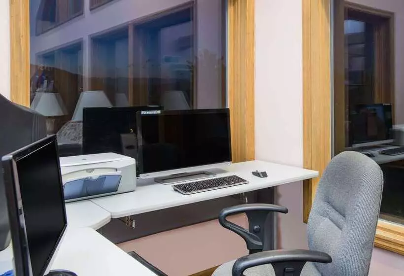 호텔 Travelodge By Wyndham Lake George Ny