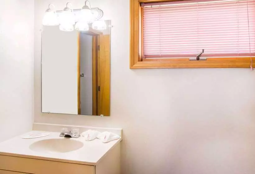 호텔 Travelodge By Wyndham Lake George Ny