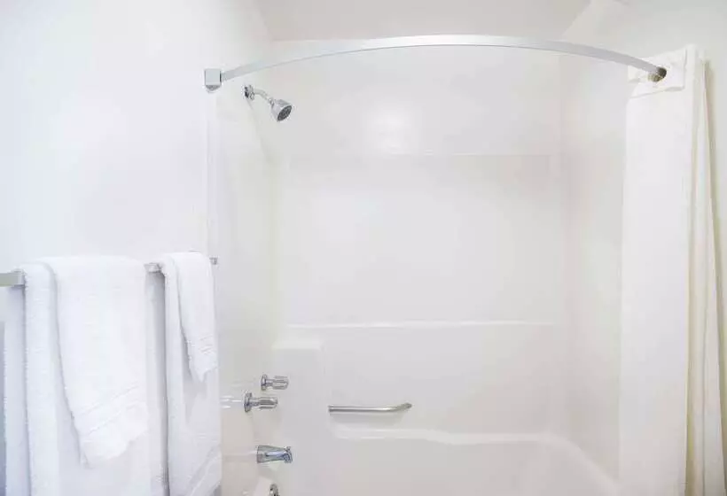 호텔 Travelodge By Wyndham Lake George Ny