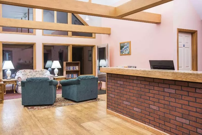 호텔 Travelodge By Wyndham Lake George Ny