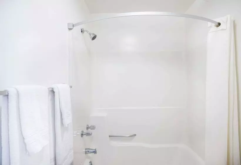 호텔 Travelodge By Wyndham Lake George Ny